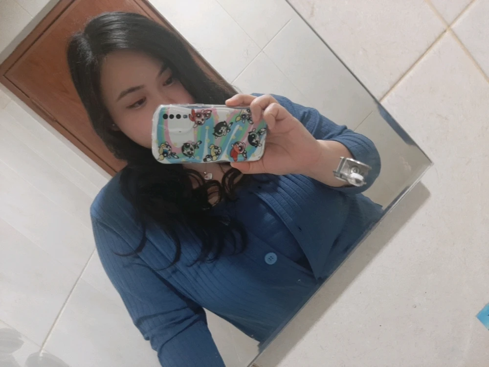 I-upload ni Natasha ang larawan