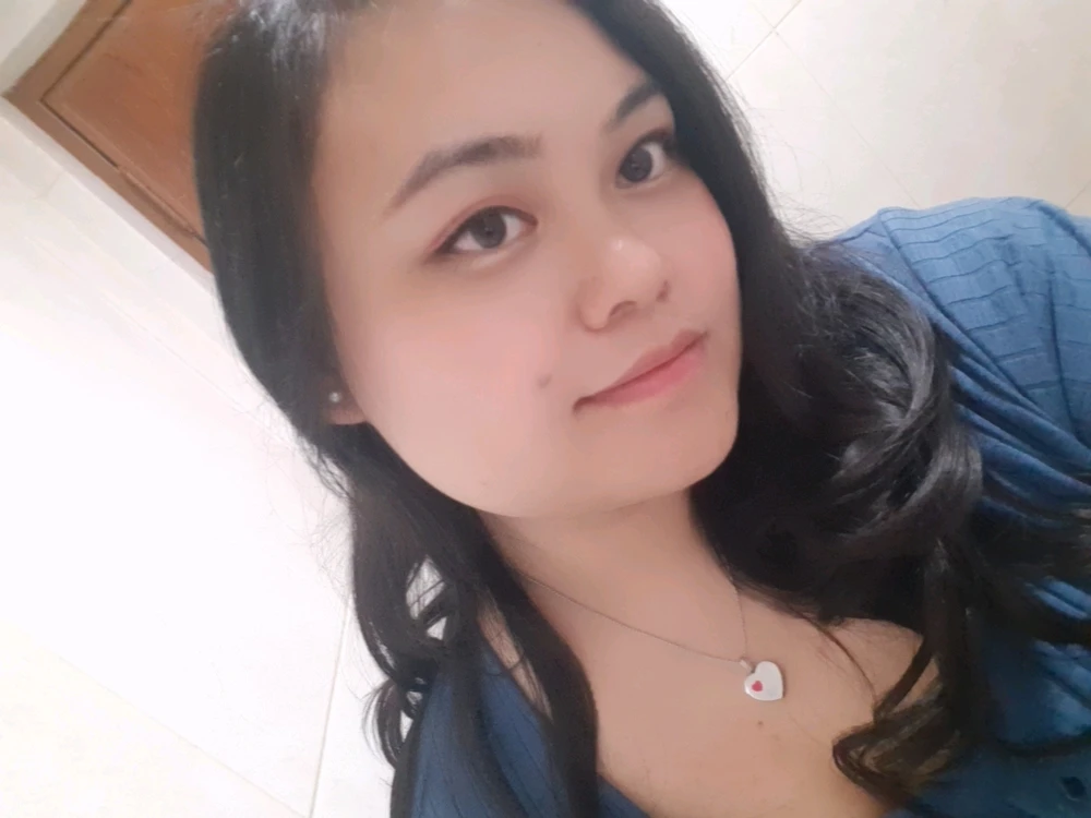 I-upload ni Natasha ang larawan