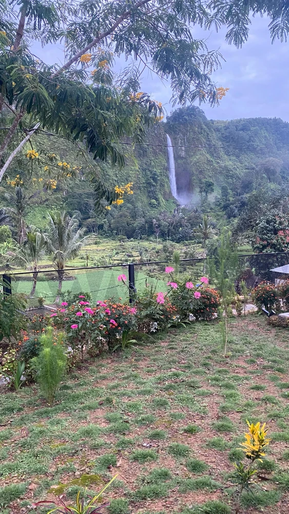 ini Curug Citamburnya yang agak jauh dari penginapan