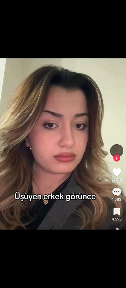 🐾 OreoluMilka 🐾 tarafından yüklenen GIF