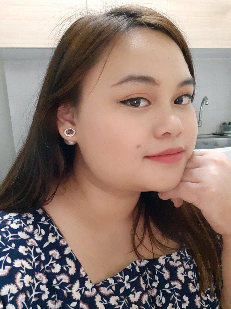 GIF na in-upload ni Natasha