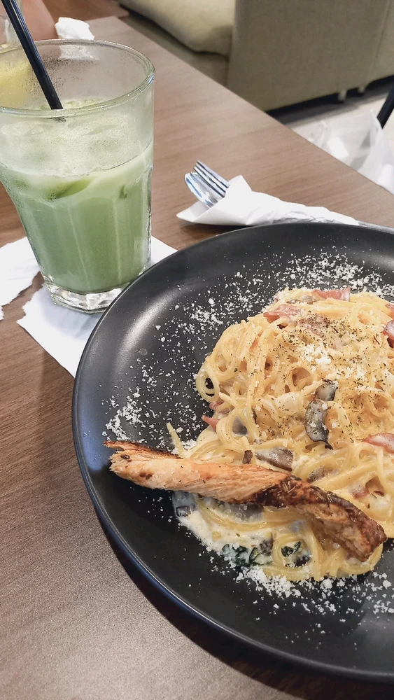 spaghetti carbonara & green tea