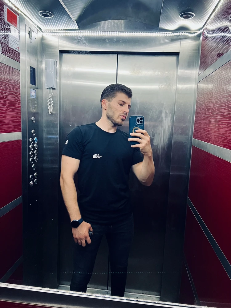 GIF-ը վերբեռնել է Ahmad