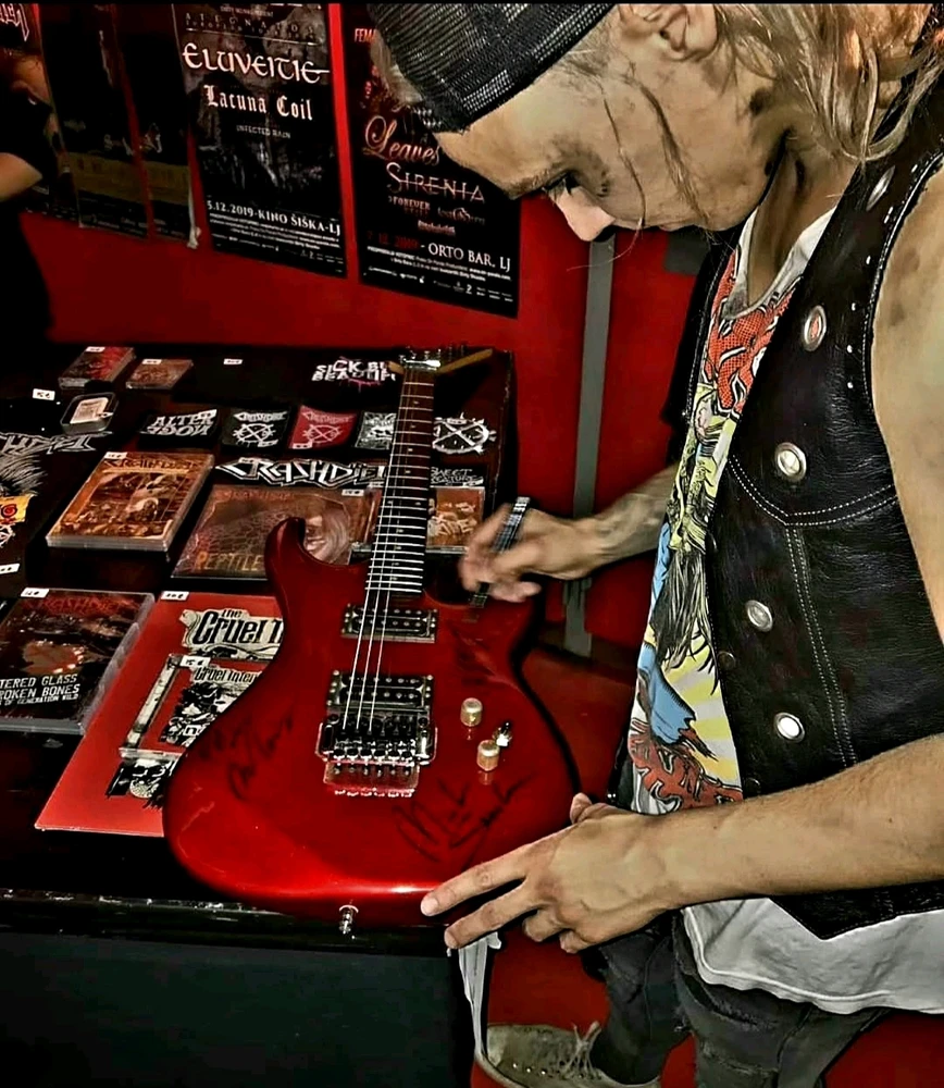 GIF naložil Patrik Drole(Pato Vengeance)