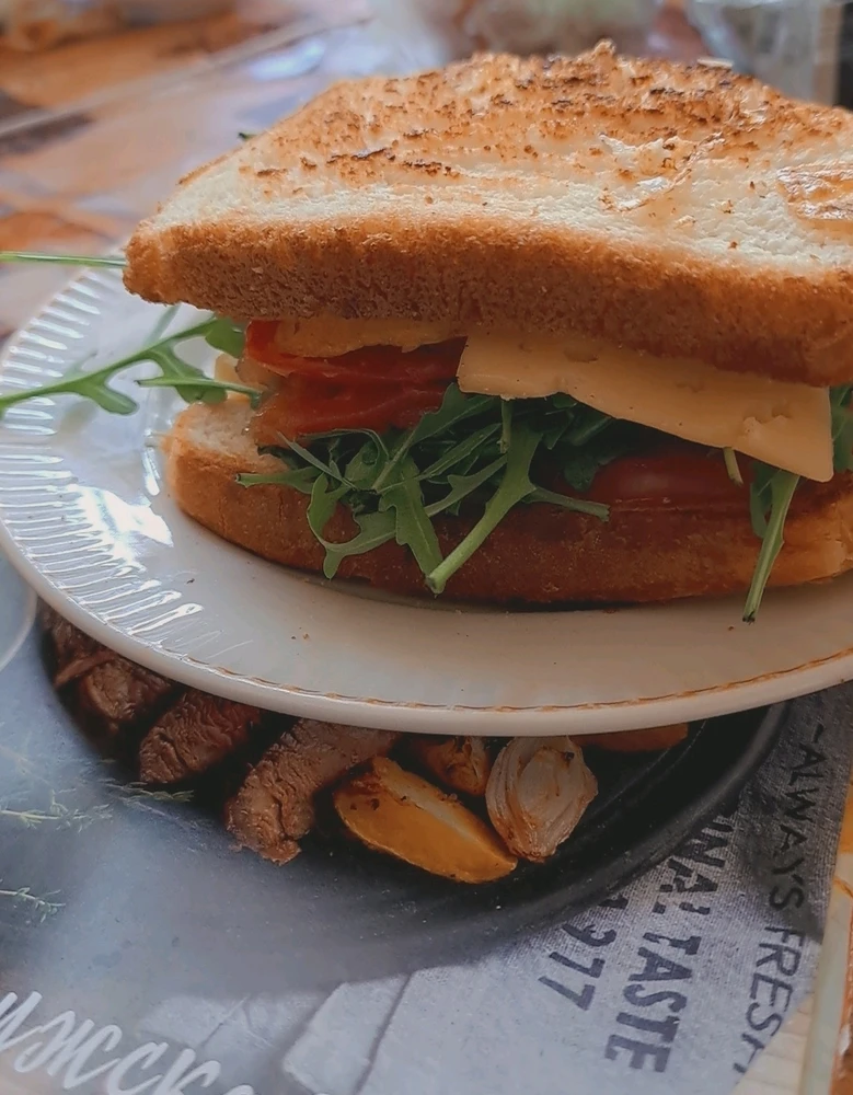 GIF загрузил Ana