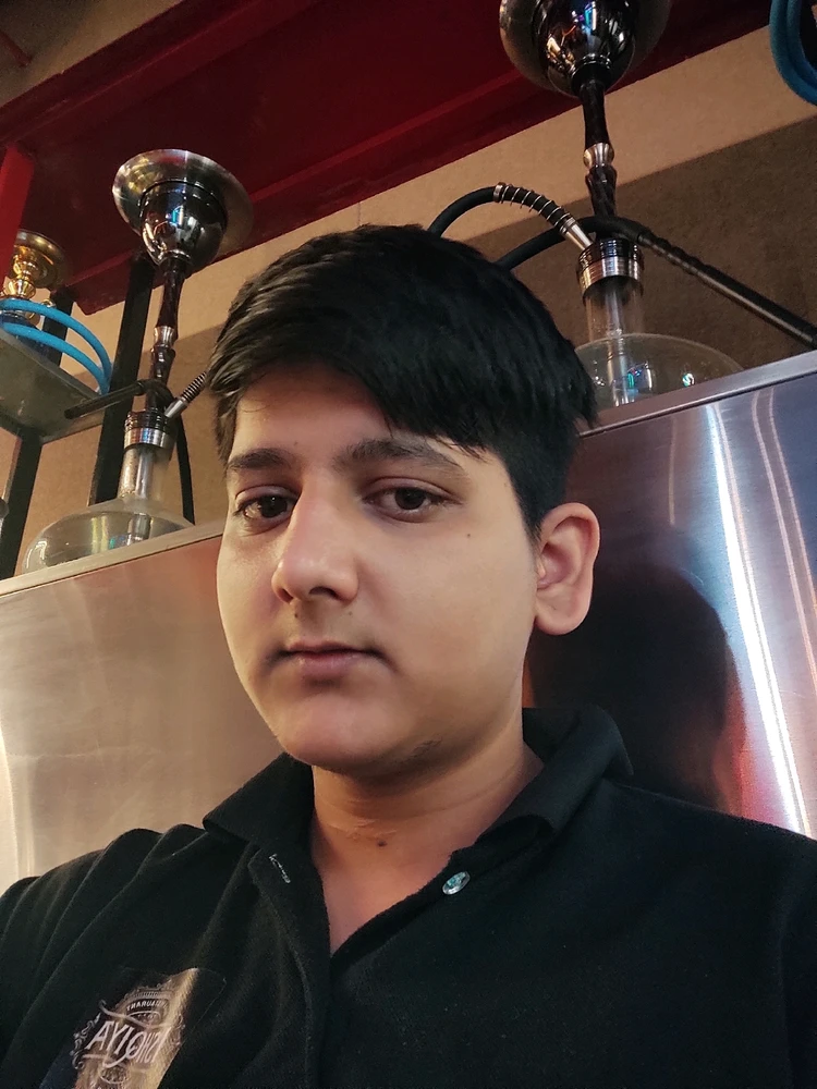 GIF na in-upload ni Anish sharma