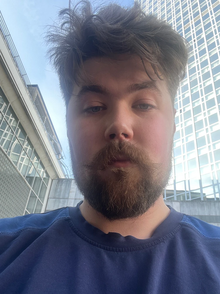 GIF tso los ntawm John william