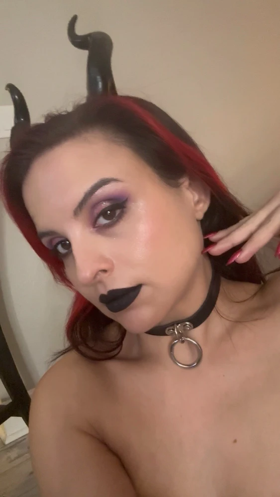 GIF na in-upload ni Anaïs