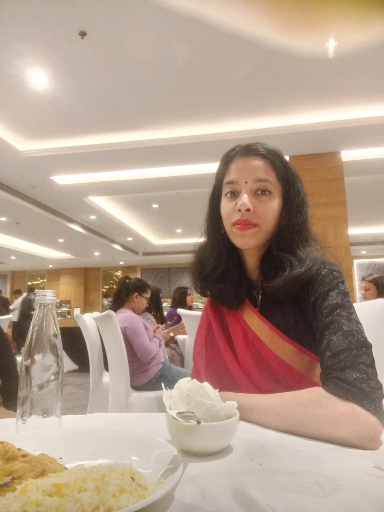 Shalu نے GIF اپ لوڈ کی