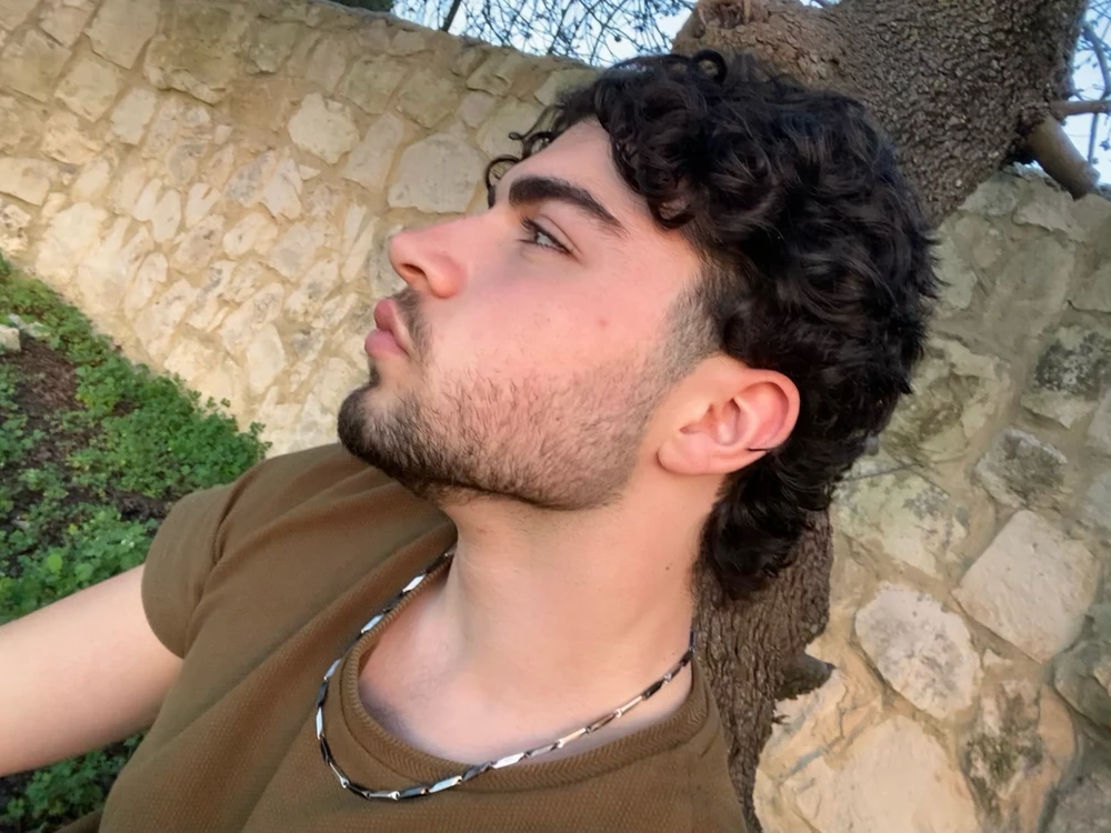 I’m new here, anyone want to play mobile legends?🌚👀