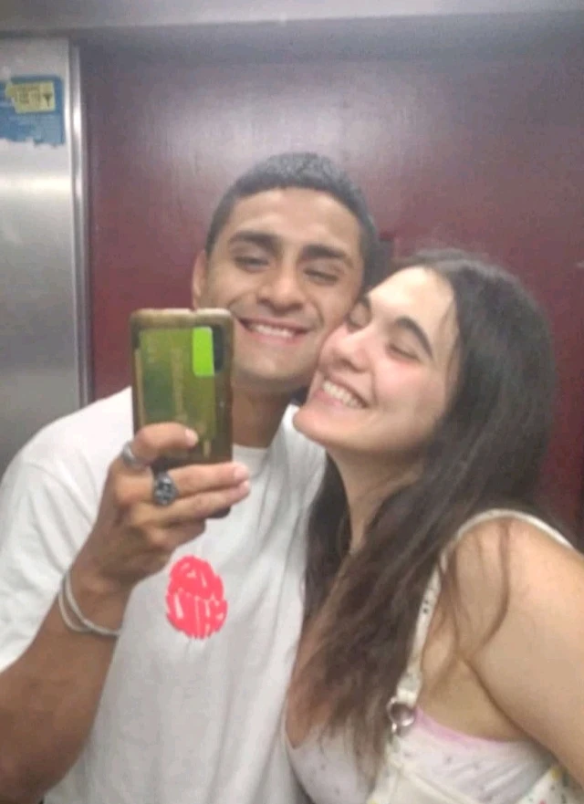 GIF pujat per Laia y Diego