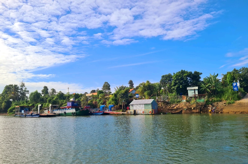 GIF uploaded by 阮何