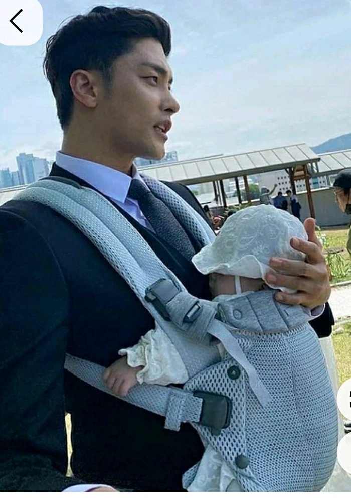 GIF diunggah oleh Na