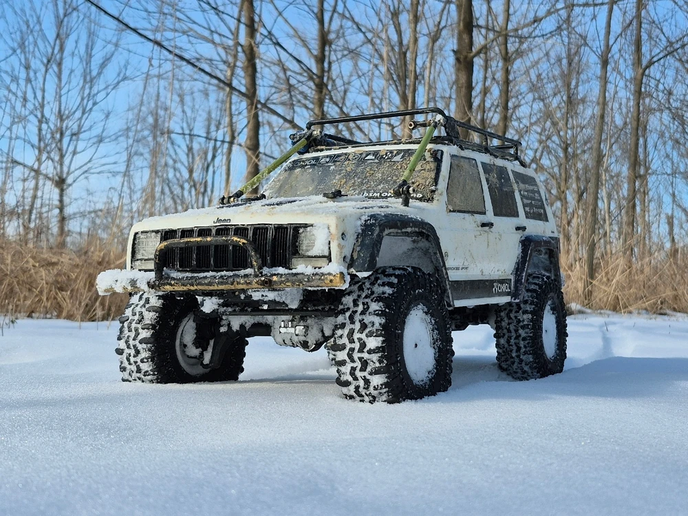 Front-quarter view of 1/10th scale RC 2001 Jeep Cherokee in snow