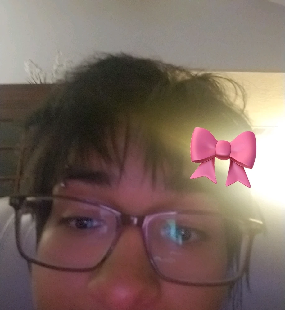 GIF na in-upload ni Angel