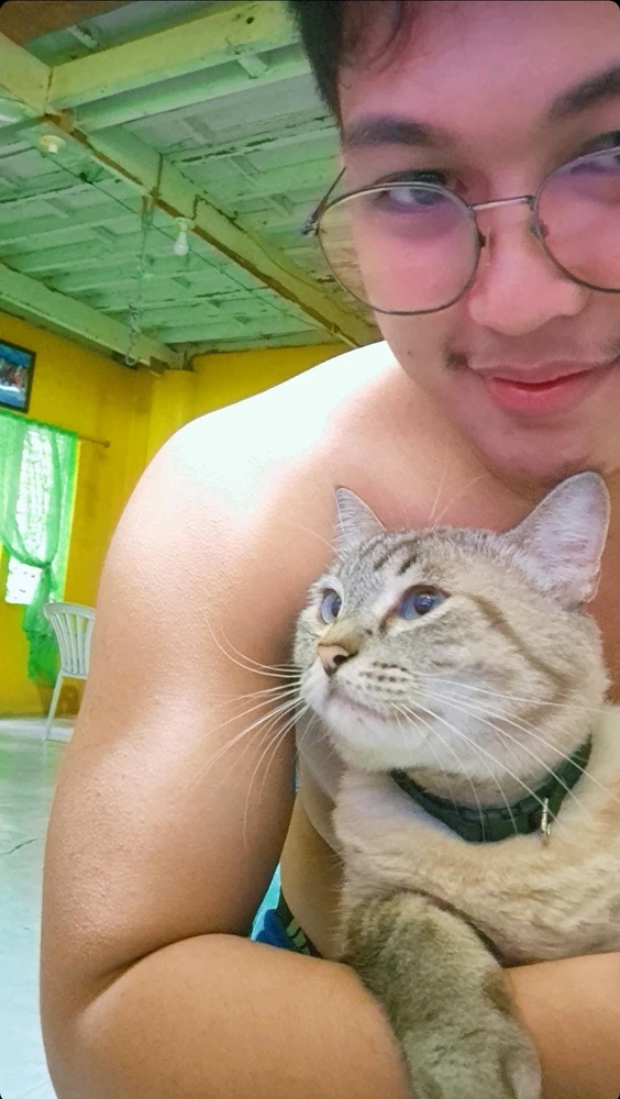 GIF uploaded by Elton