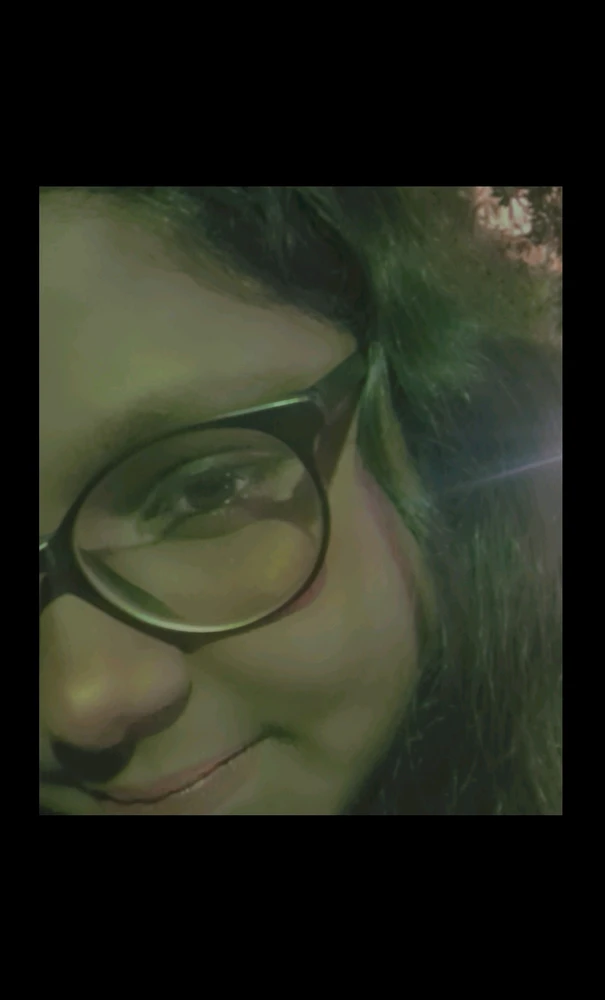 GIF tso los ntawm Liza