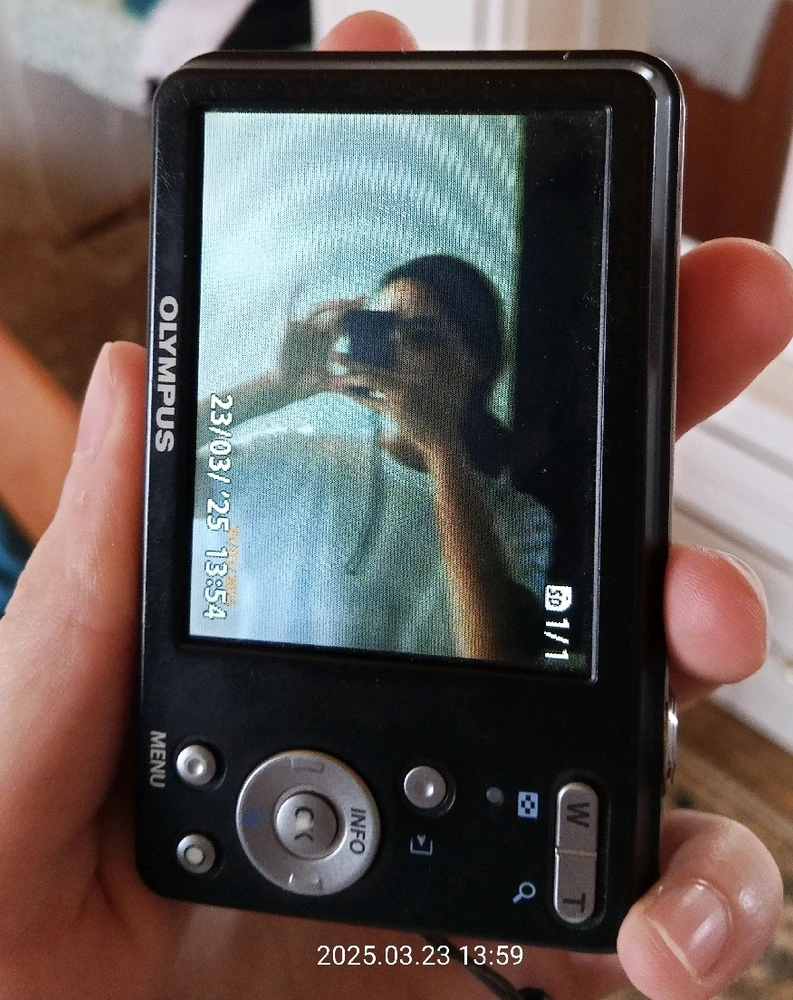 GIF uploaded by Lina