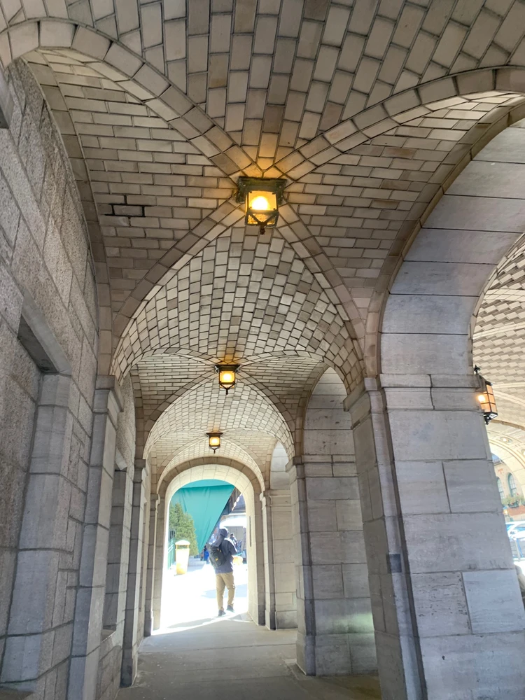 I love the stone work/ lights! 