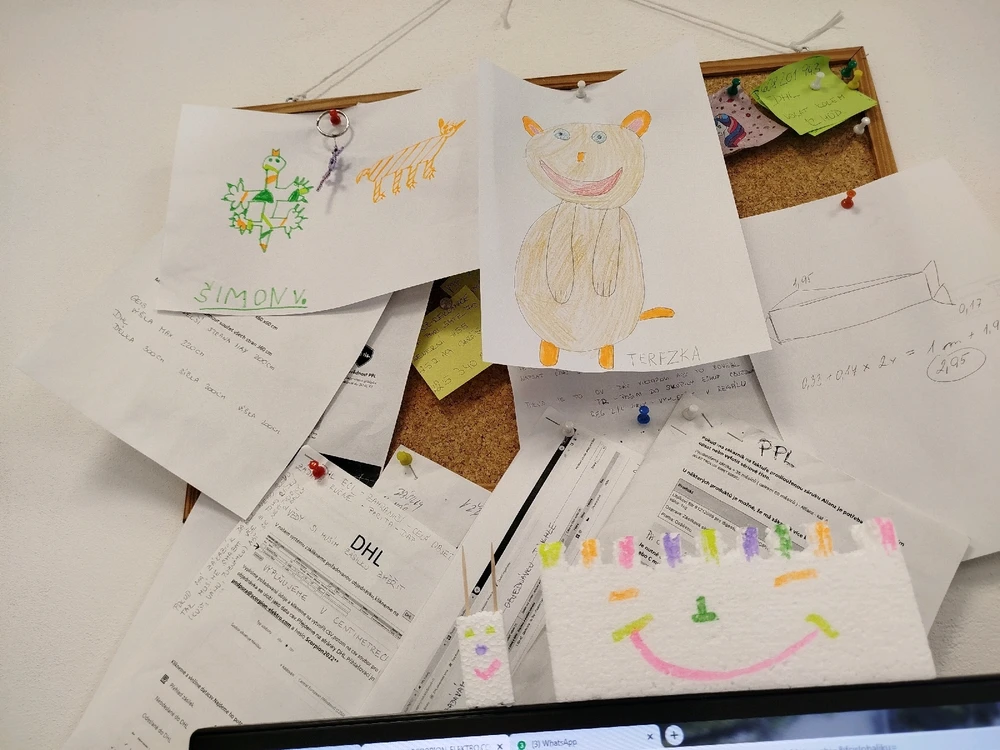 GIF nahrál Švadlena kytaristka