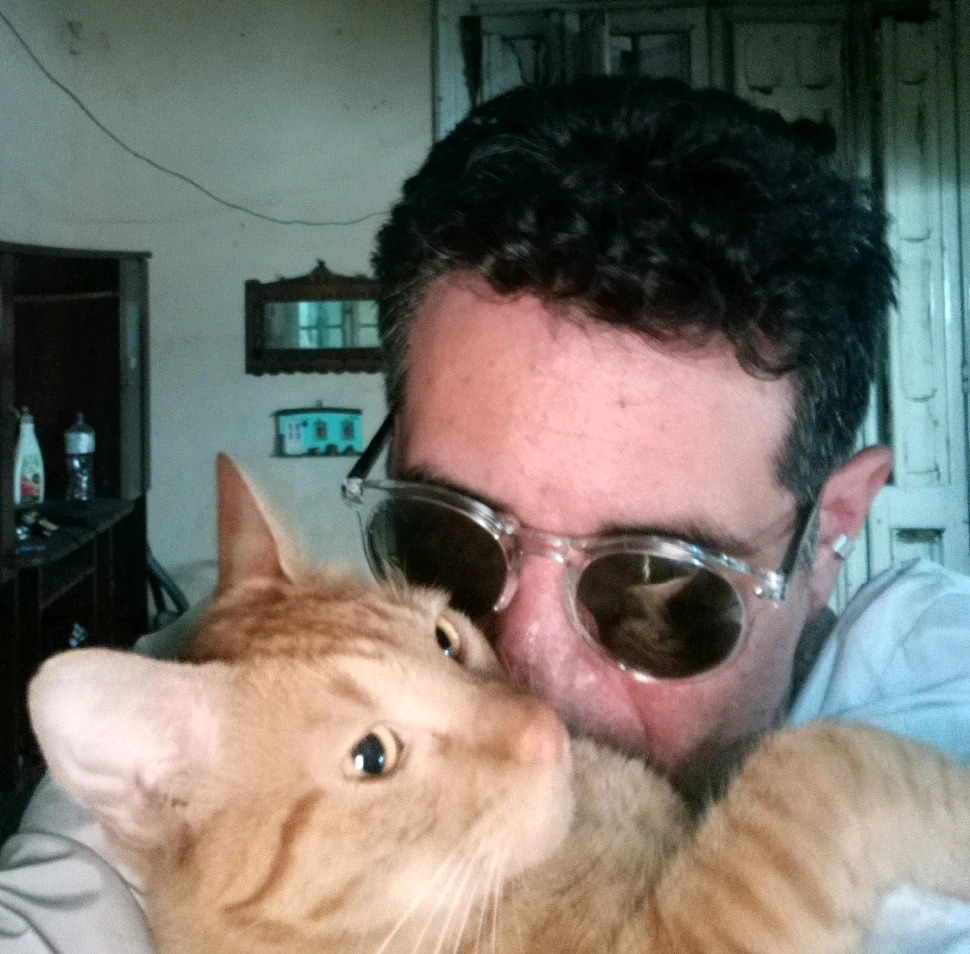 Psd: Amo a mi gato Raziel.