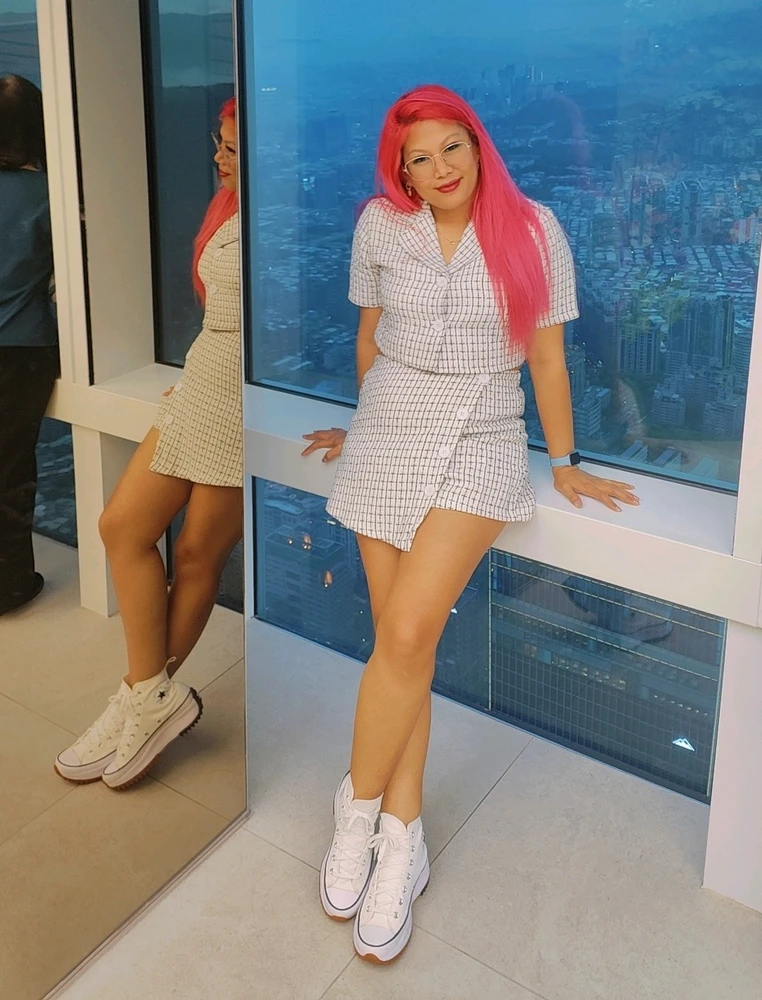 GIF tso los ntawm Aiza Chua