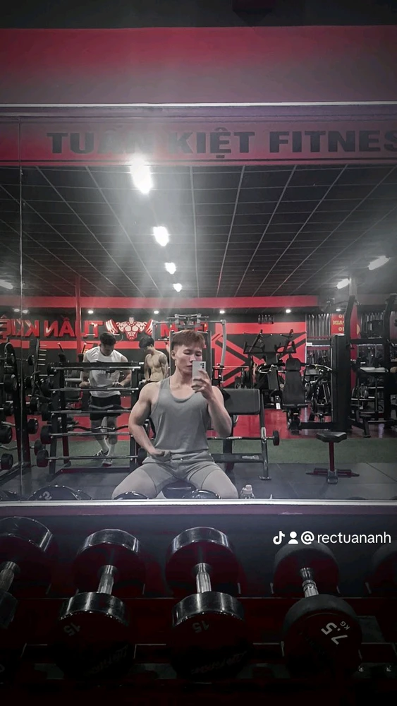 GIF được Anh Tuấn tải lên