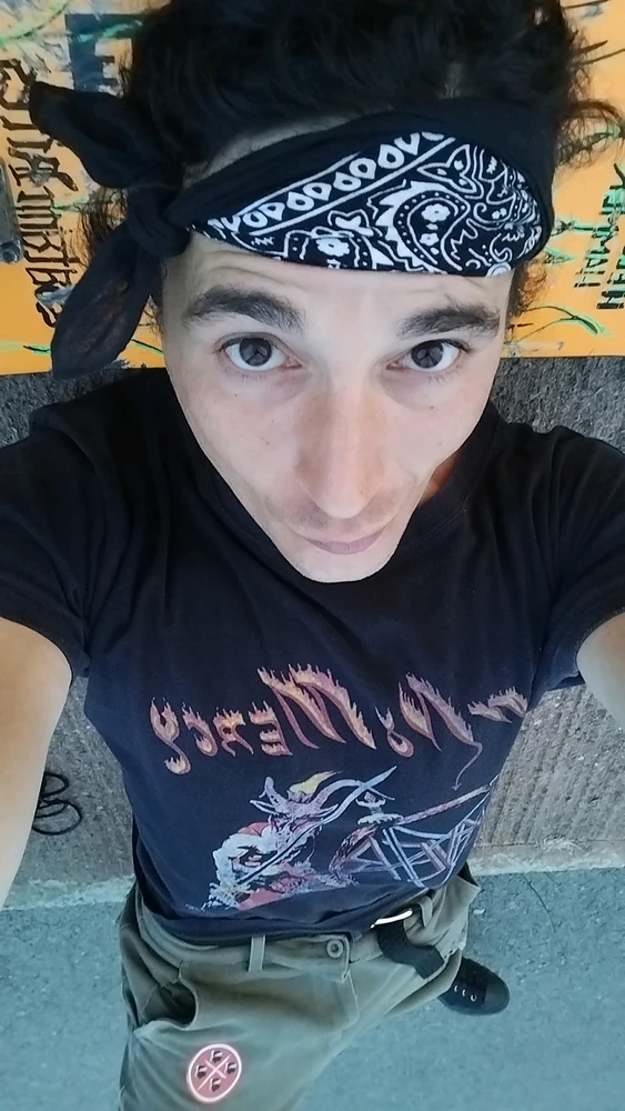 Pausa mi hanno cacciato pure da vicino casa, faccio abbaiare il cane