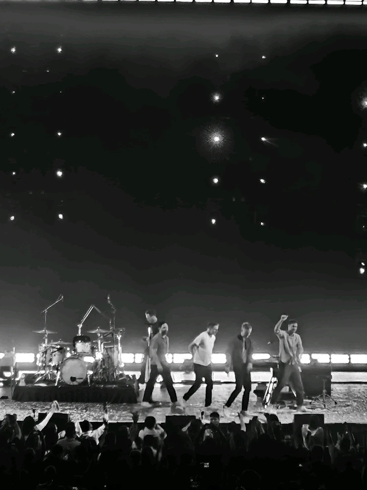 GIF uploaded by Manelik