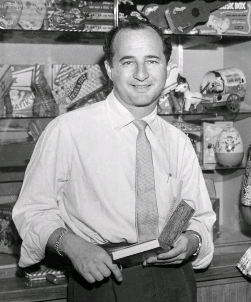 GIF uploaded by Erik Thackrey