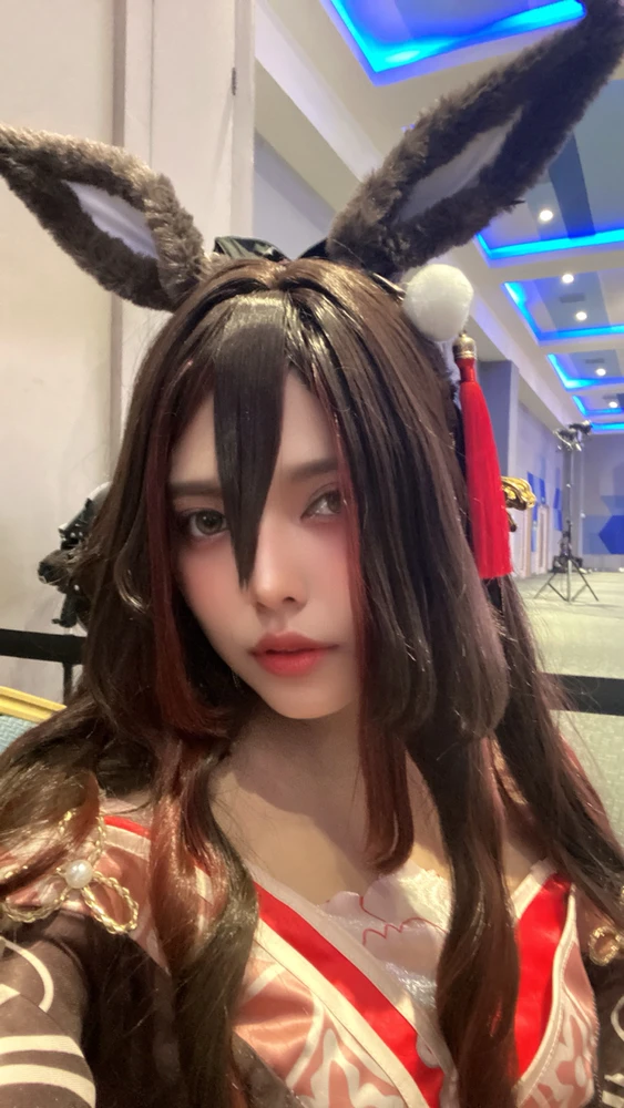 I-upload ni Emily ang larawan