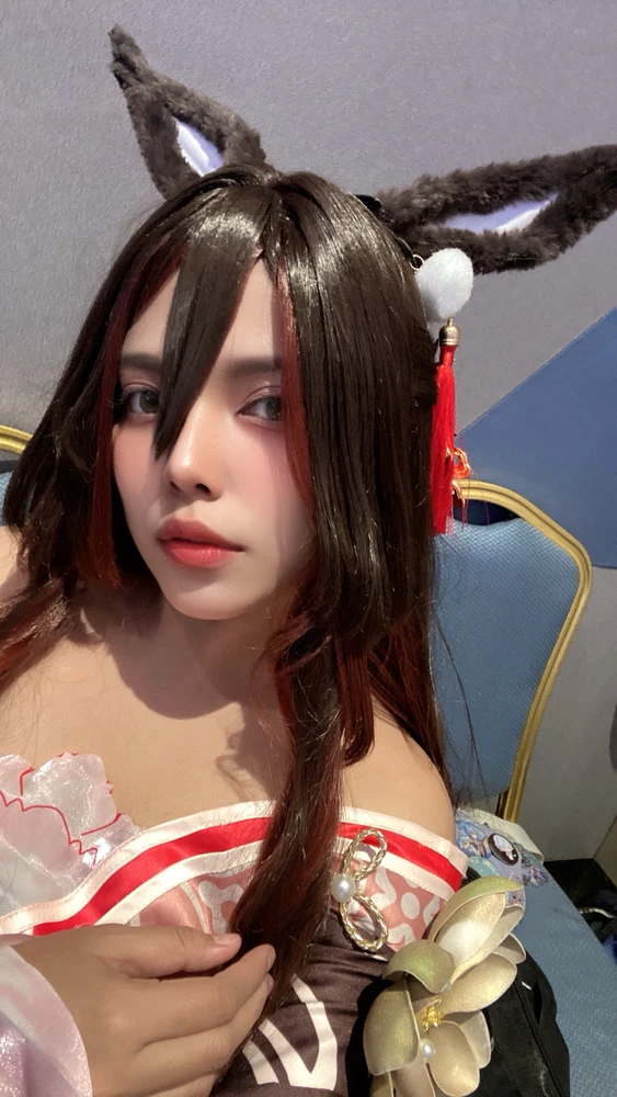 I-upload ni Emily ang larawan