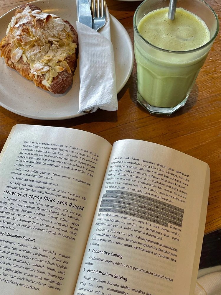 GIF diunggah oleh Emily