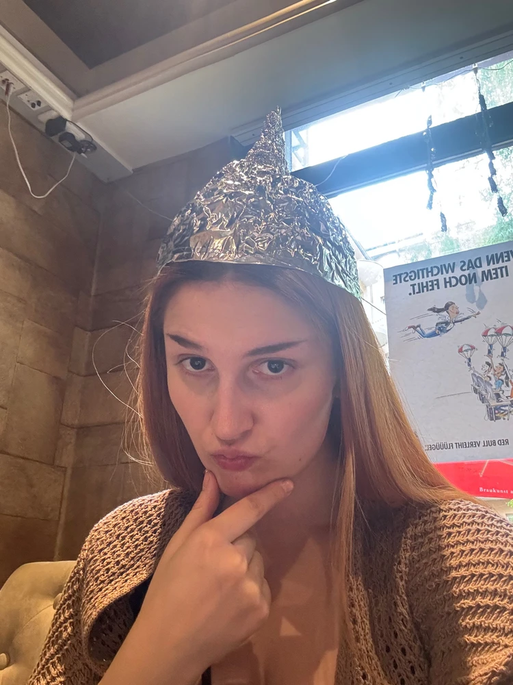 GIF eropgeluede vum Brittney