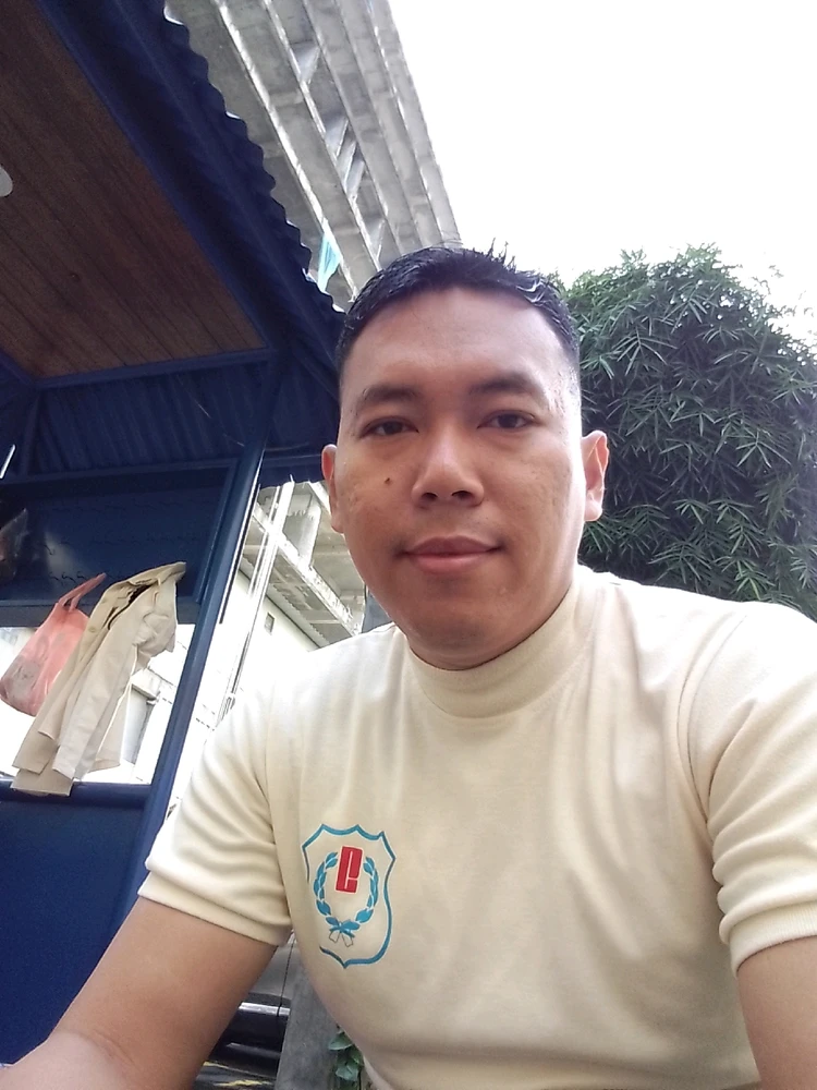 GIF diunggah oleh Hendrik