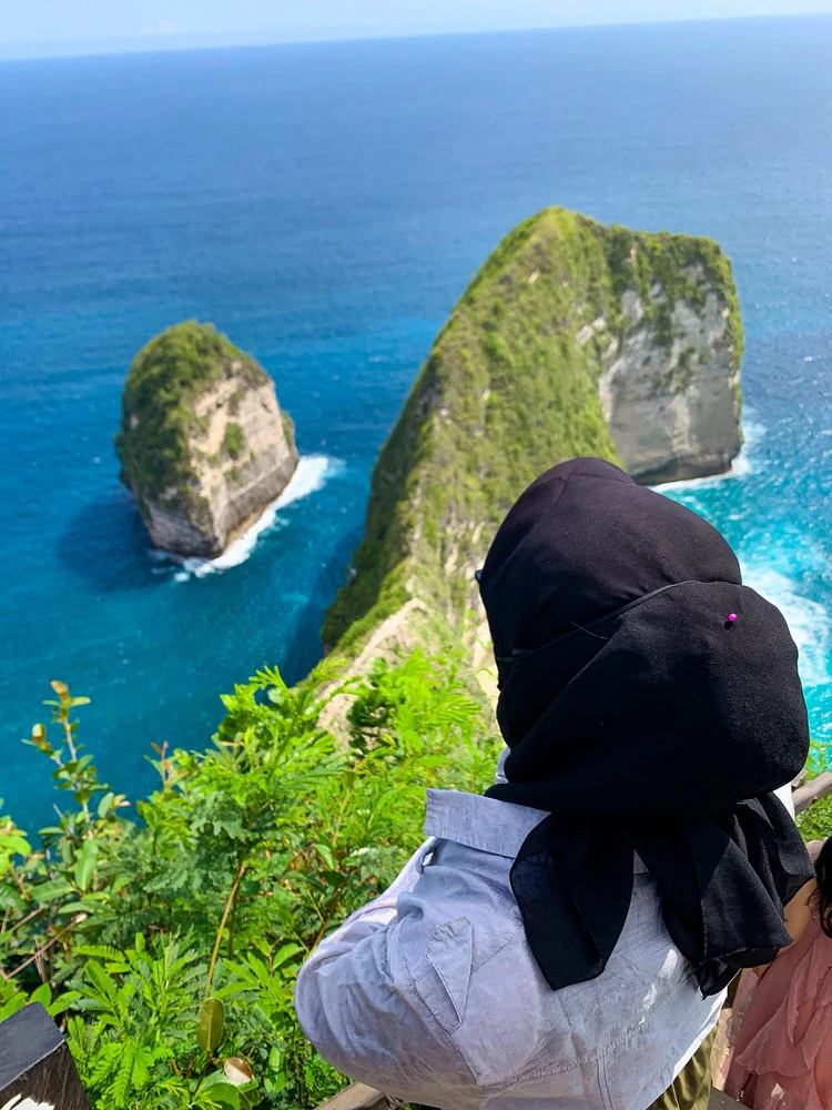 GIF diunggah oleh Hazel