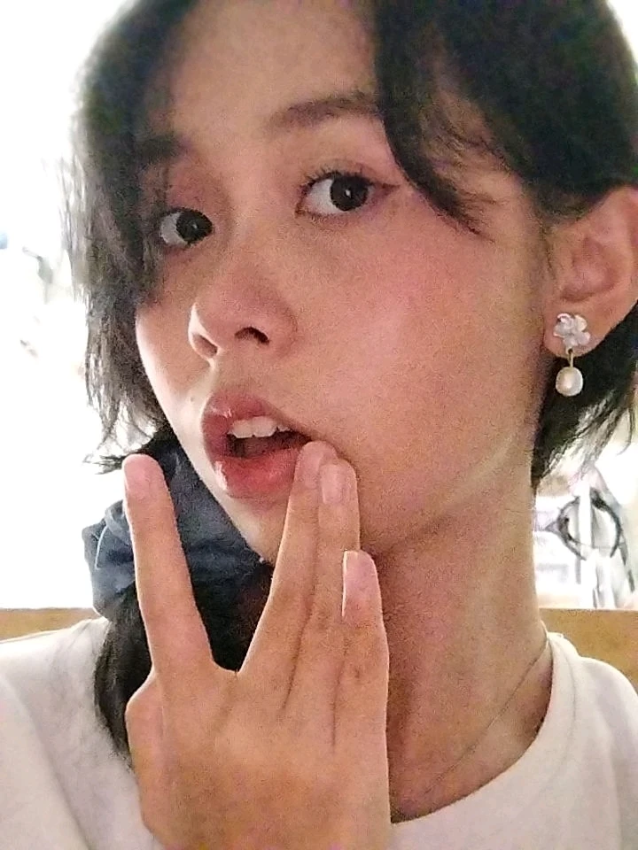 GIF uploaded by Trân