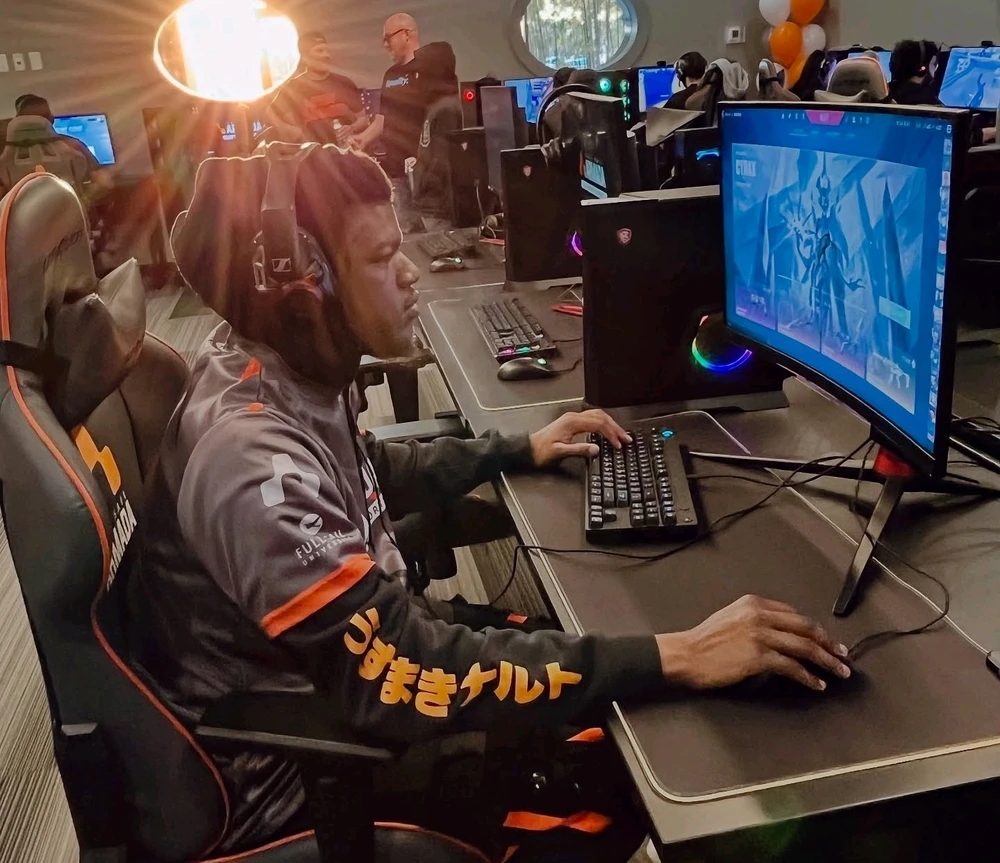 Yes, I was apart of a Collegiate Esports Team.