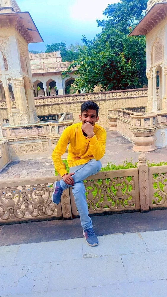 Gi-upload ni Harsh Vardhan ang hulagway