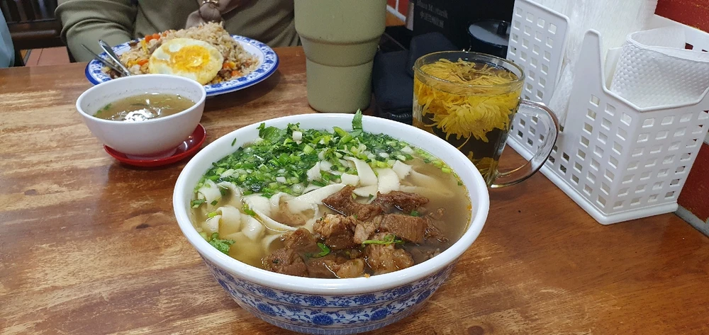 GIF uploaded by Fareeza