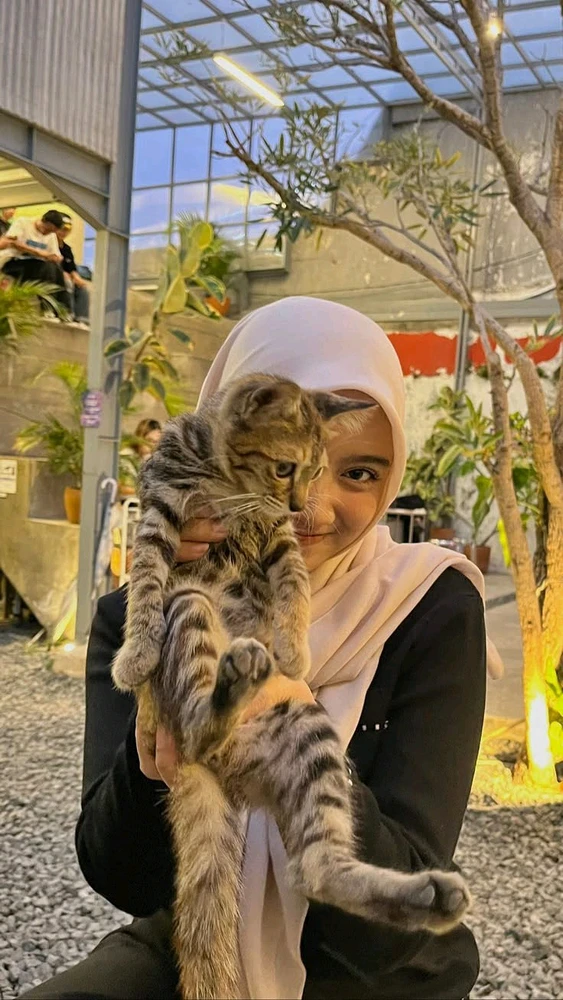 GIF uploaded by Riris