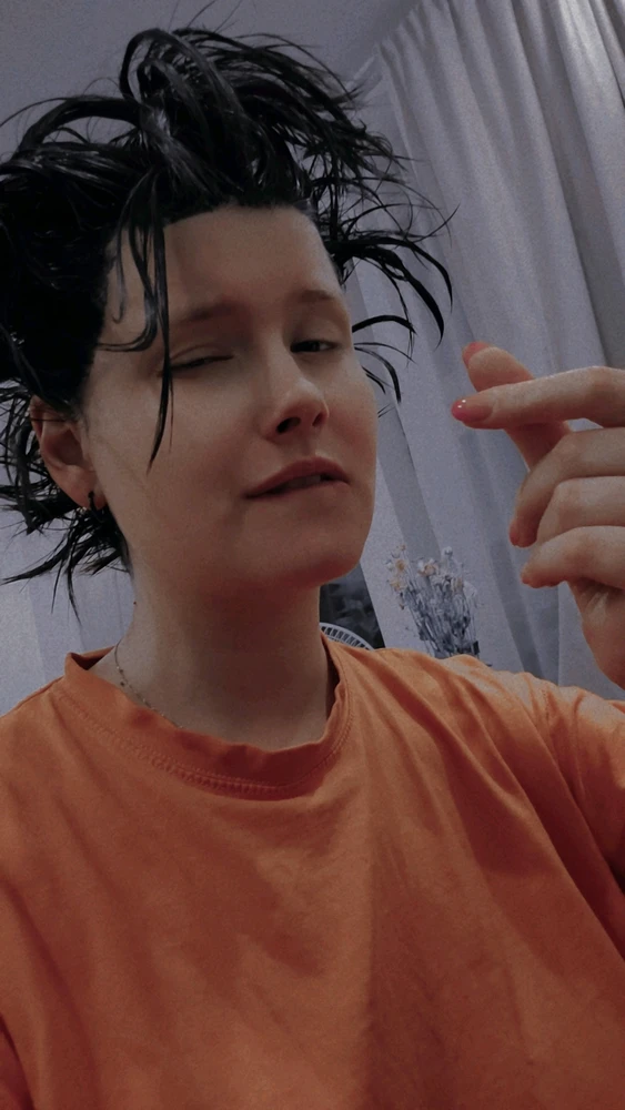 Однажды я покрасила волосы в черный