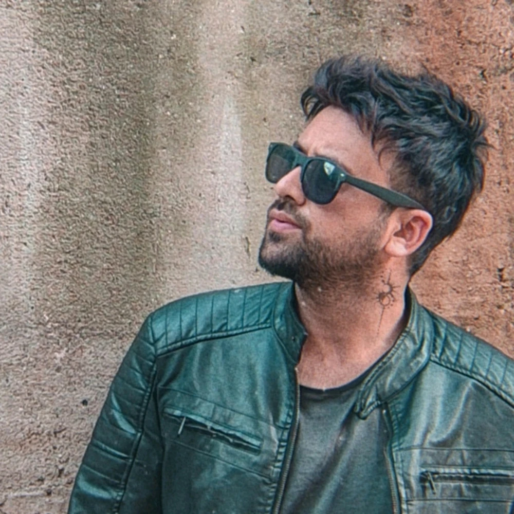 Rocka tarafından yüklenen GIF