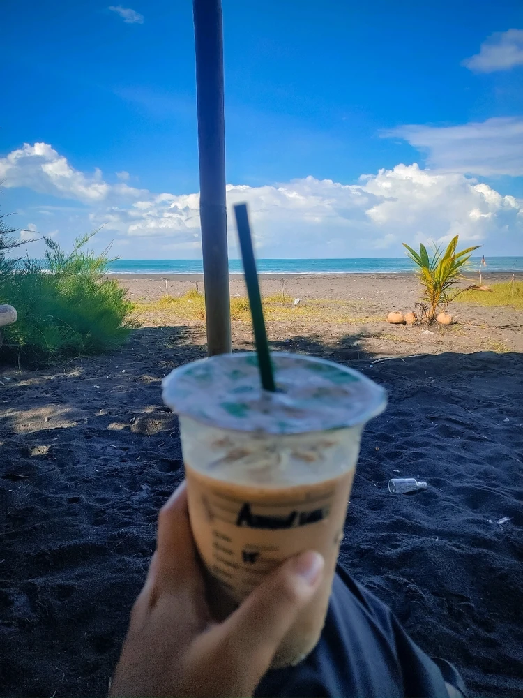 GIF diunggah oleh Air