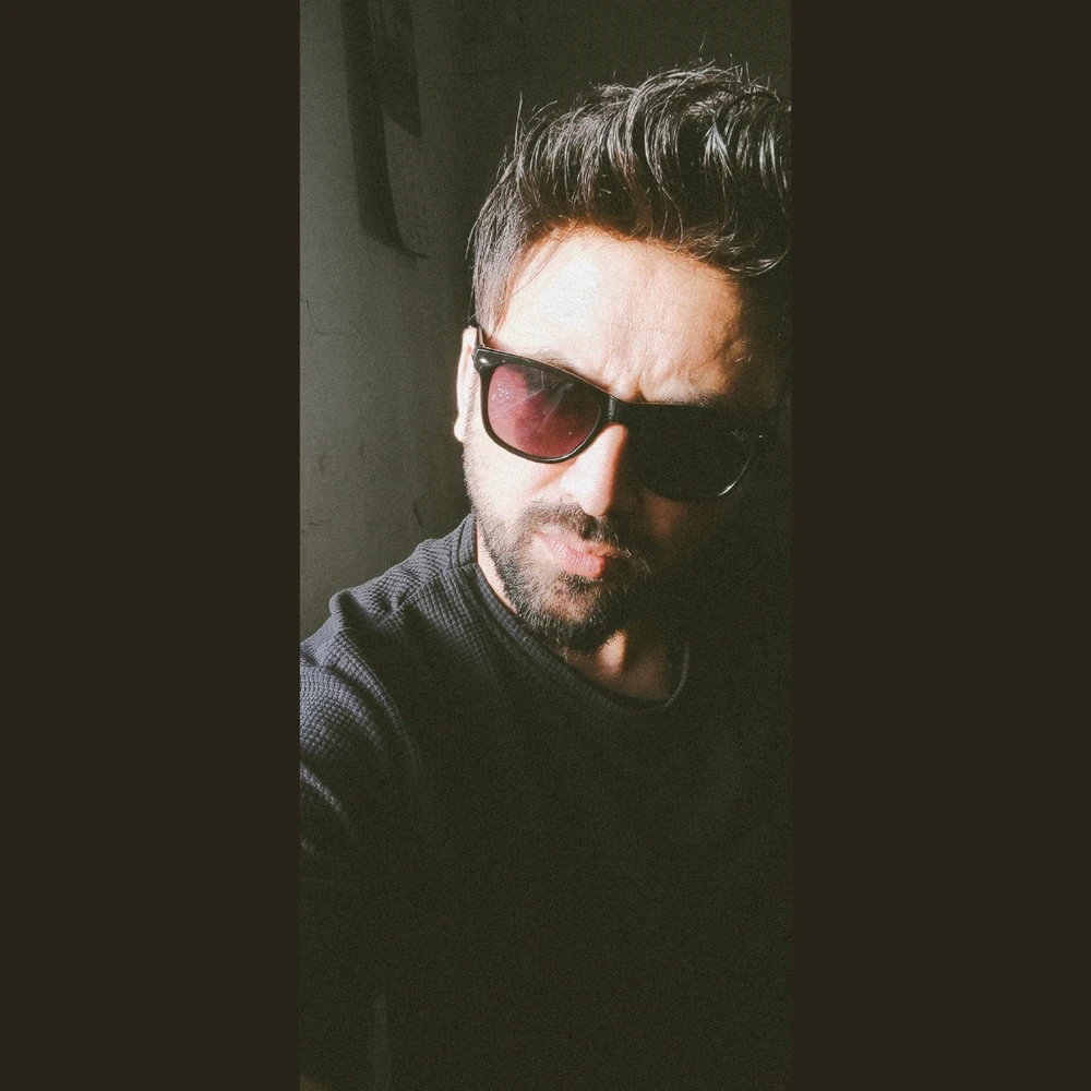 Rocka tarafından yüklenen GIF