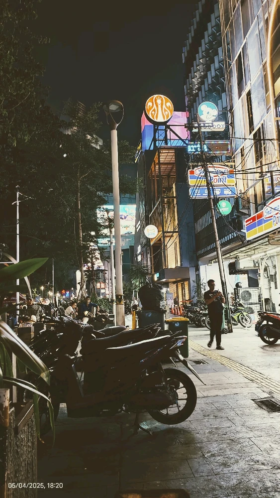 GIF diunggah oleh B S