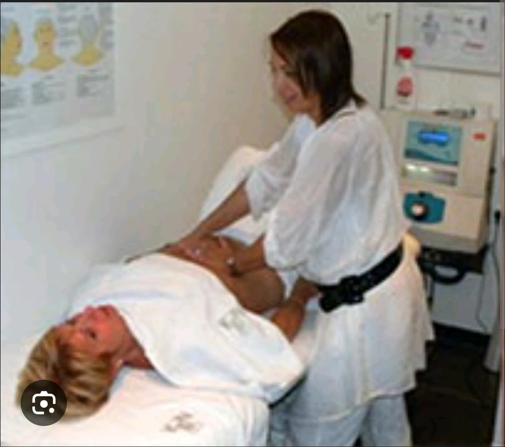 Hydrothérapie, bain dérivatif, Étape 3 - purge du colon
(Attention instant glamour)