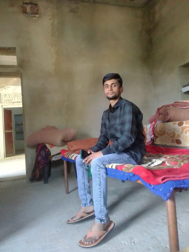 GIF gi-upload ni Mukesh Saini