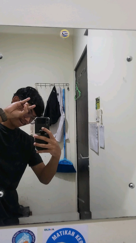 GIF diunggah oleh putra