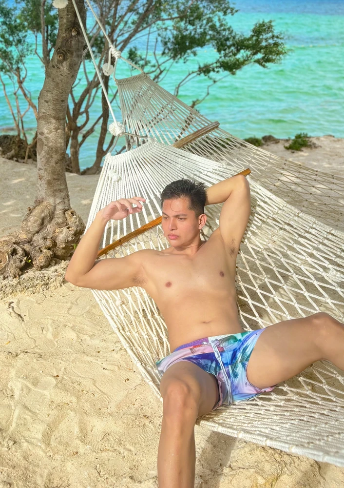 GIF uploaded by Ro